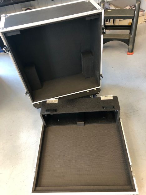 Picture of QU5 Flight Case with DOGBOX