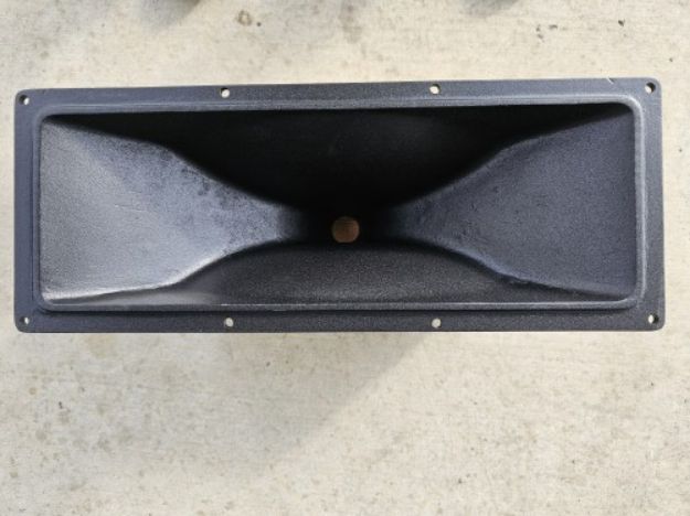 Picture of Zomax Horn 2" 90º x 40º Metal  455mm x 160mm Baffle