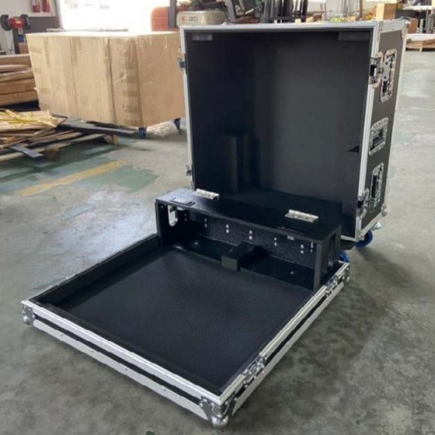 Picture of SQ6 Flight Case with Dogbox
